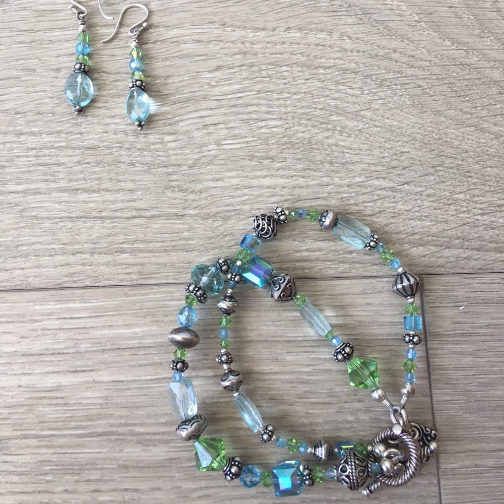 Gorgeous Tres Jolie set of earrings & double twisted bracelet